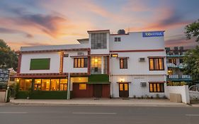 Fabhotel Limewood